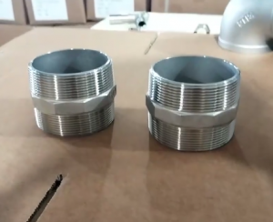 The factory produces high-quality carbon steel stainless steel 304 316 pipe fittings external threads nipple